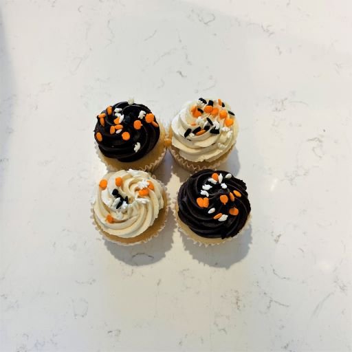 Mini cupcakes with Spooky Halloween confetti sprinkles (12ct)